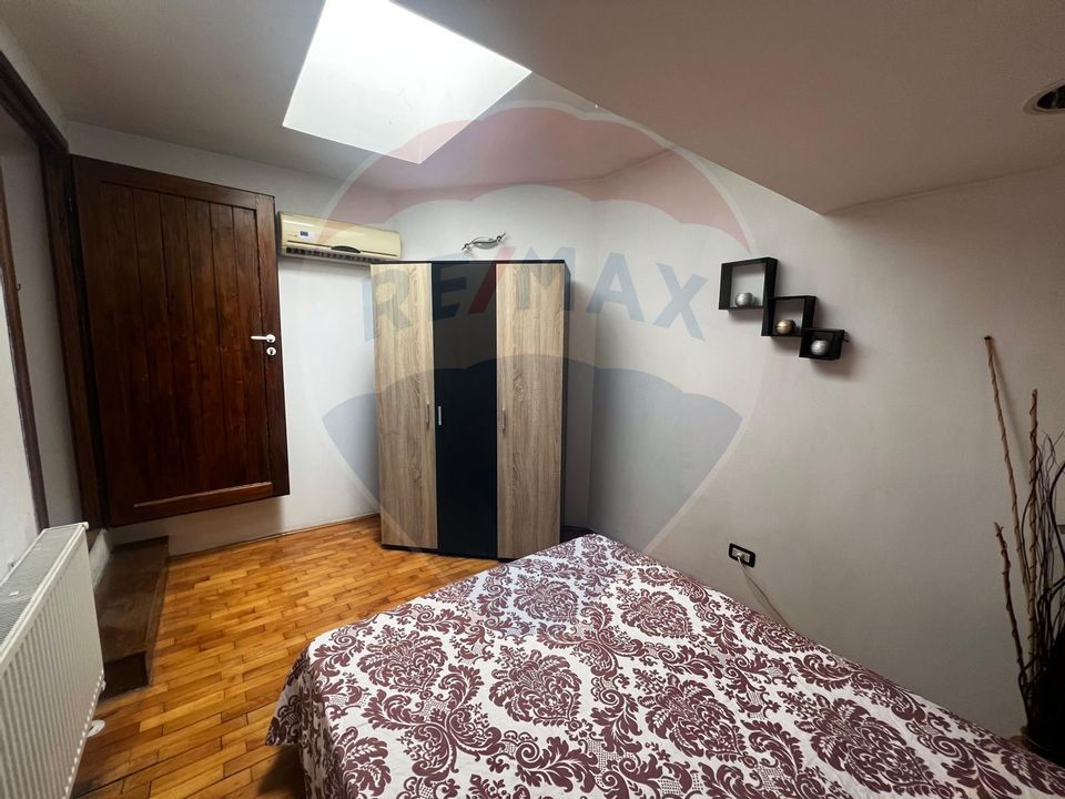 Casă pe doua nivele 3 camere zona Intim
