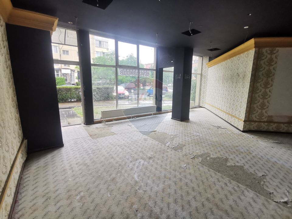 SPATIU DE INCHIRIAT-bld Traian zonă intens circulată