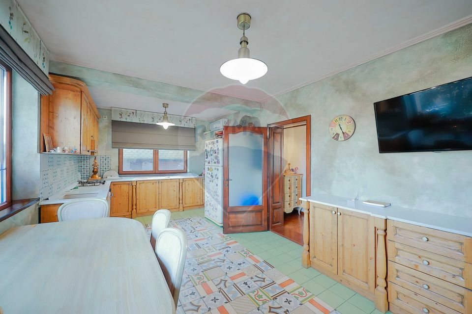 Casă 5 camere cu garaj, 230 mp utili, teren 503 mp, Nufărul, Oradea