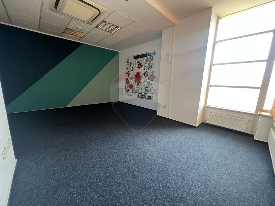 135.48sq.m Commercial Space for rent, Ultracentral area