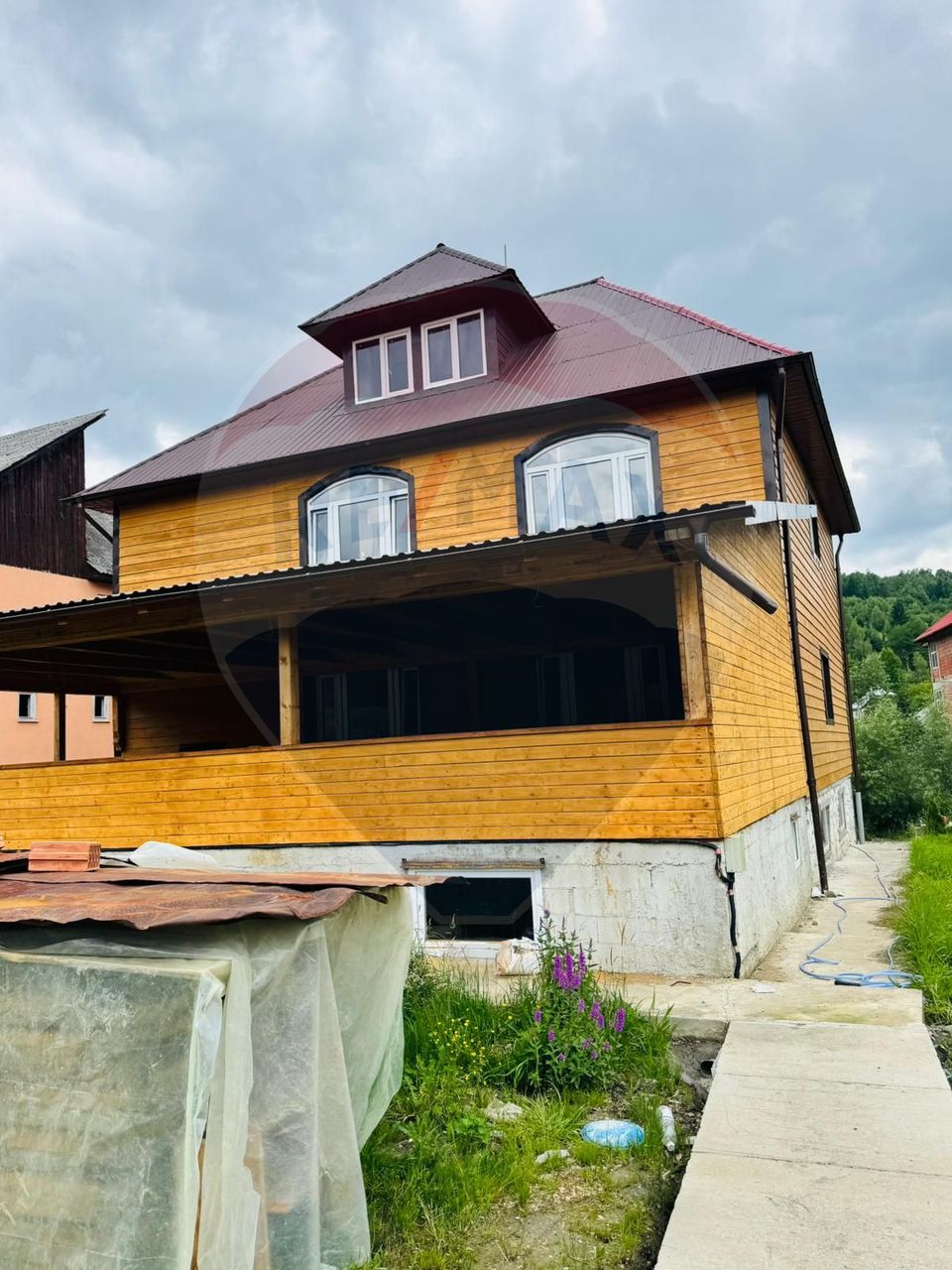 9 room Hotel / Pension for rent, Est area