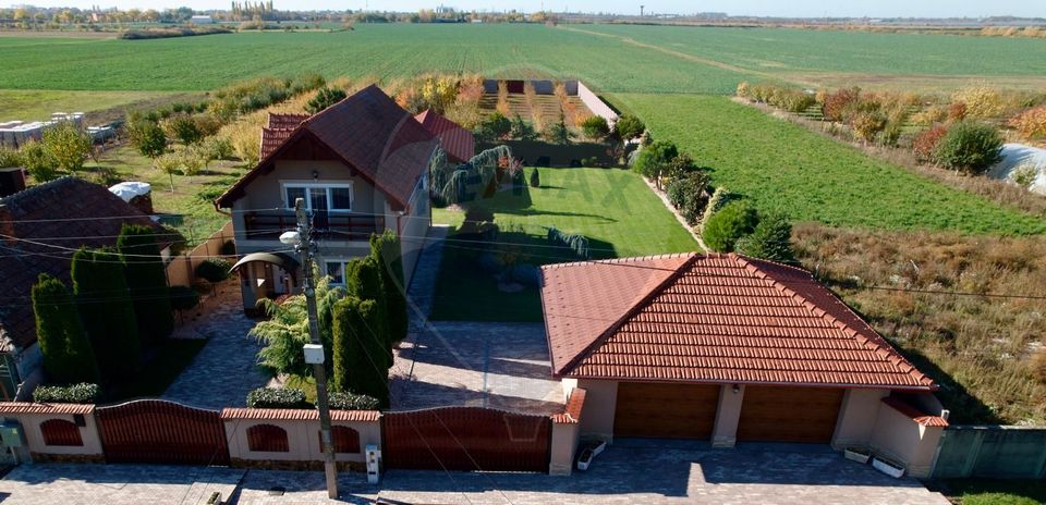 Casă impresionanta cu teren 2700mp garaj 2 masini si terasa-Madaras