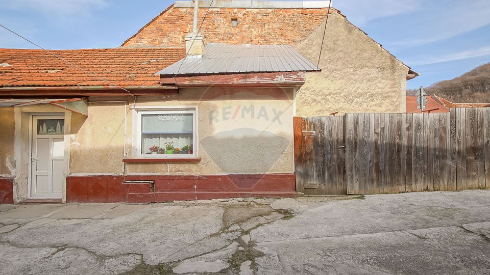 Casă cu două corpuri+teren 230 mp De Vanzare, Strada Carierei, Brașov