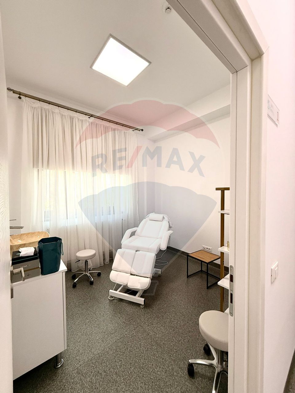 100sq.m Commercial Space for rent, P-ta Victoriei area