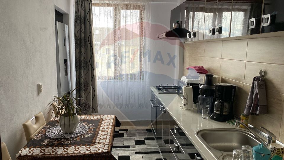 Apartament cu 3 camere de vânzare