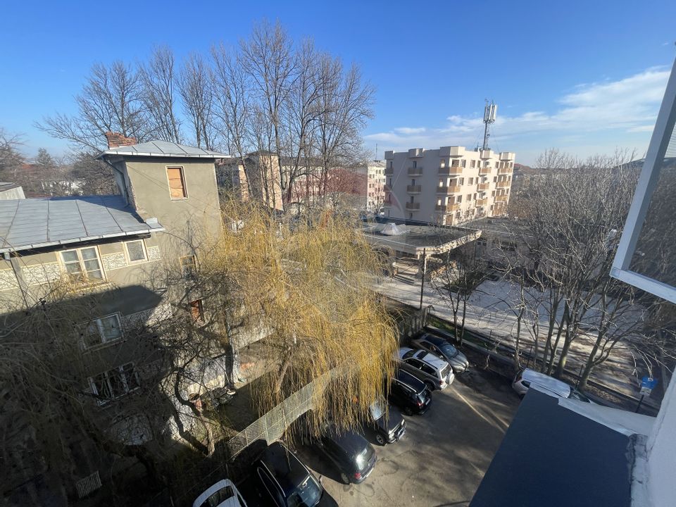 4 room Apartment for sale, Est area
