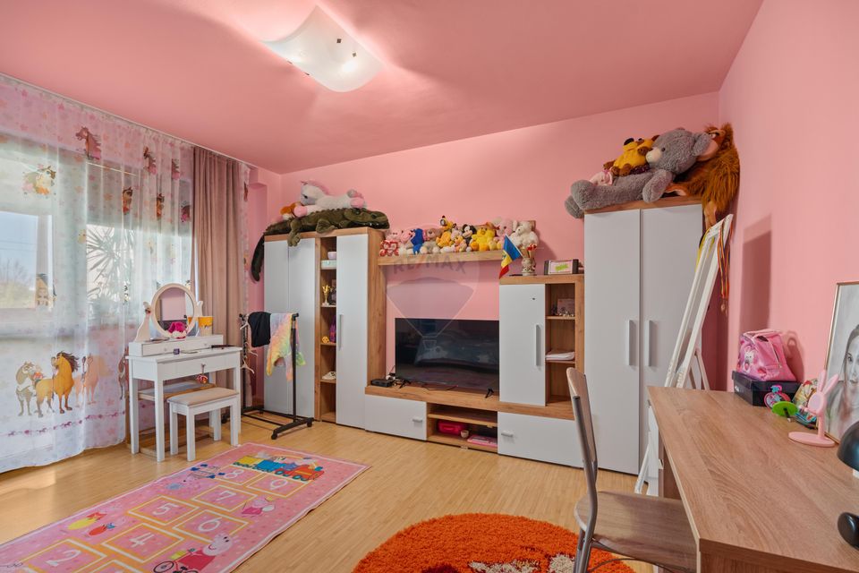 Casă / Vilă cu 6 camere de vânzare - Oraselul Copiilor