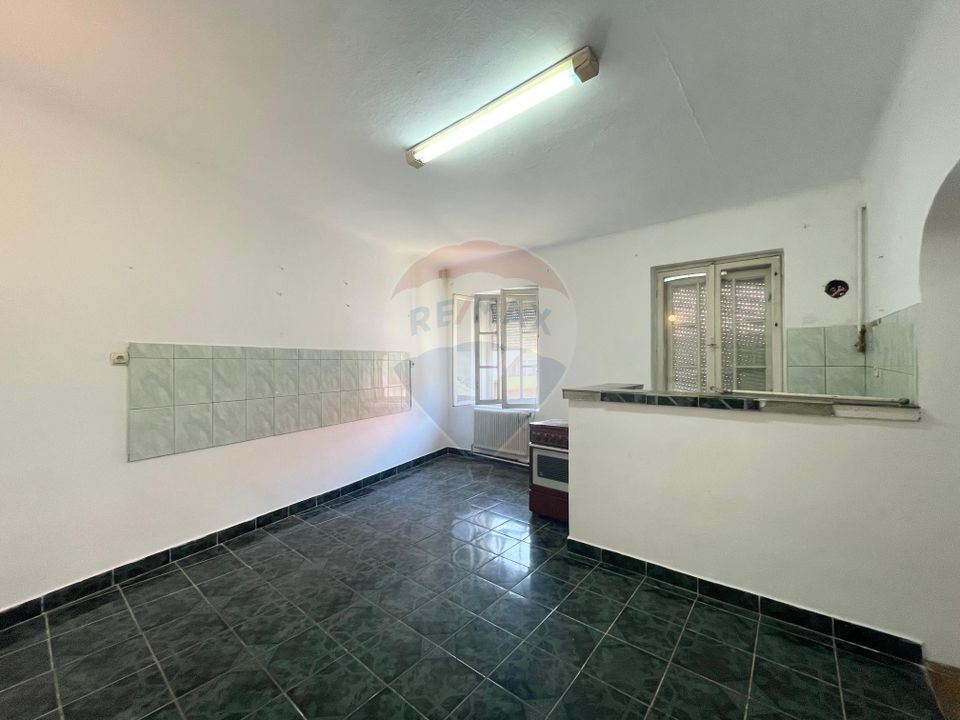 Casă cu 3 camere de vânzare în zona centrala comison 0%