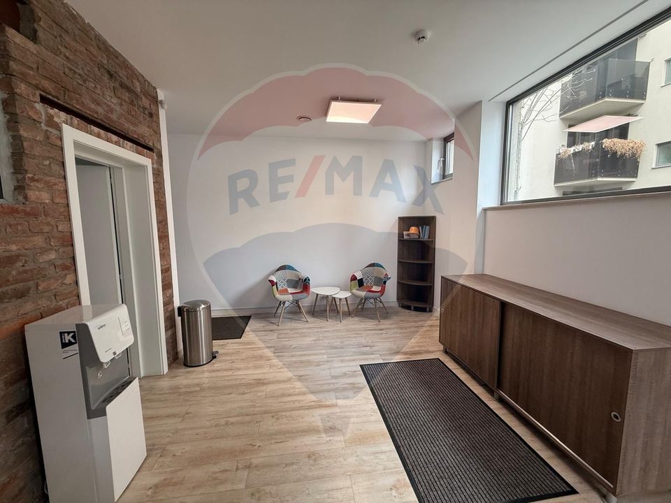 De inchiriat spatiu parter central, vitrina mare, 284 mp