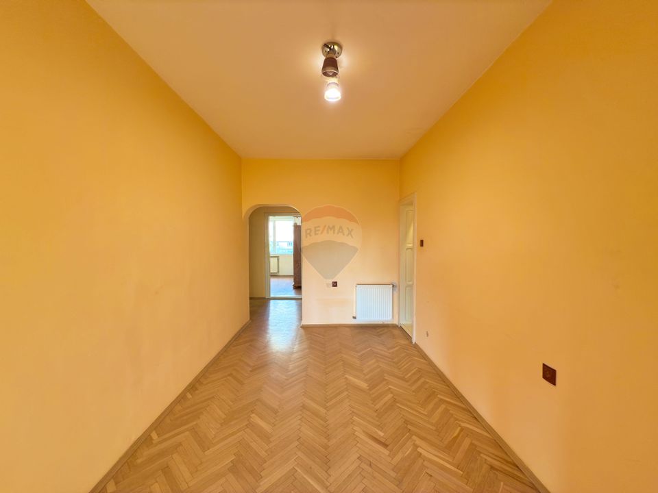 Apartament cu 3 camere decomandat, situat pe malul Mureșului, Arad