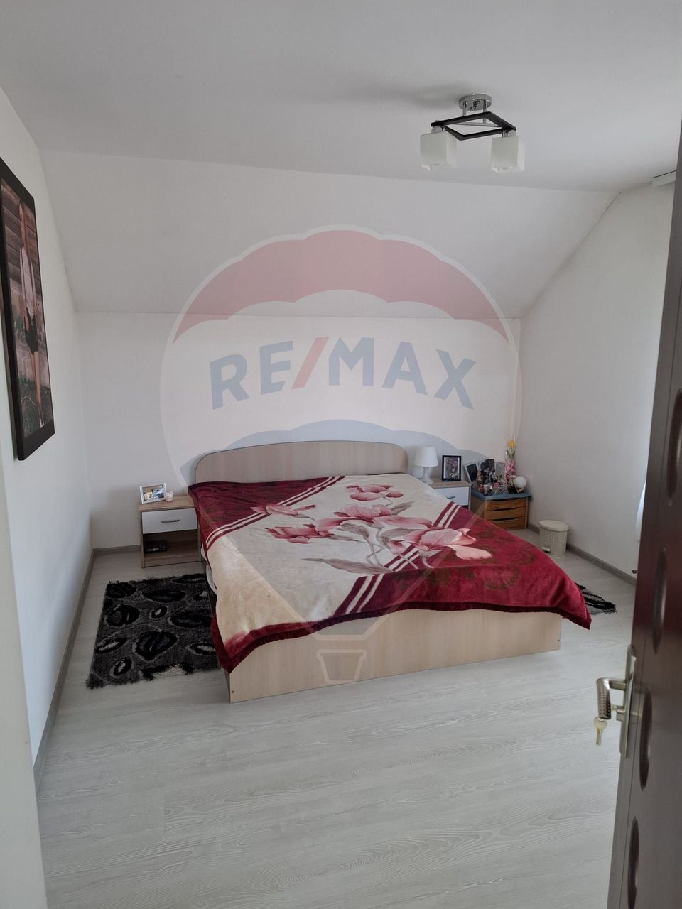 Casă / Vilă cu 5 camere de vânzare