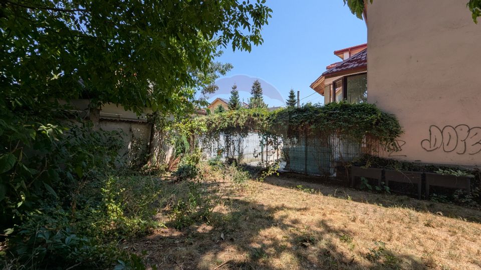 Land 226sqm Strada Esarfei
