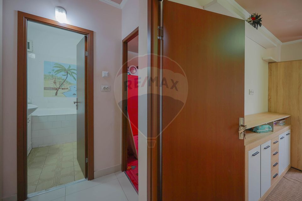 Apartament cu 3 camere de vânzare în zona Dacia