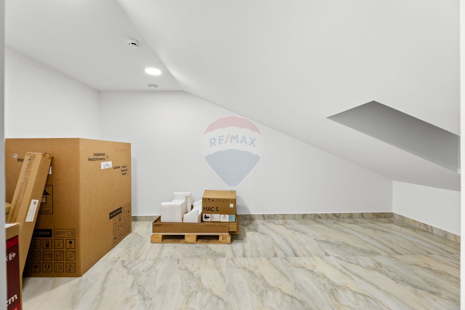 Spațiu comercial de închiriat la mansarda