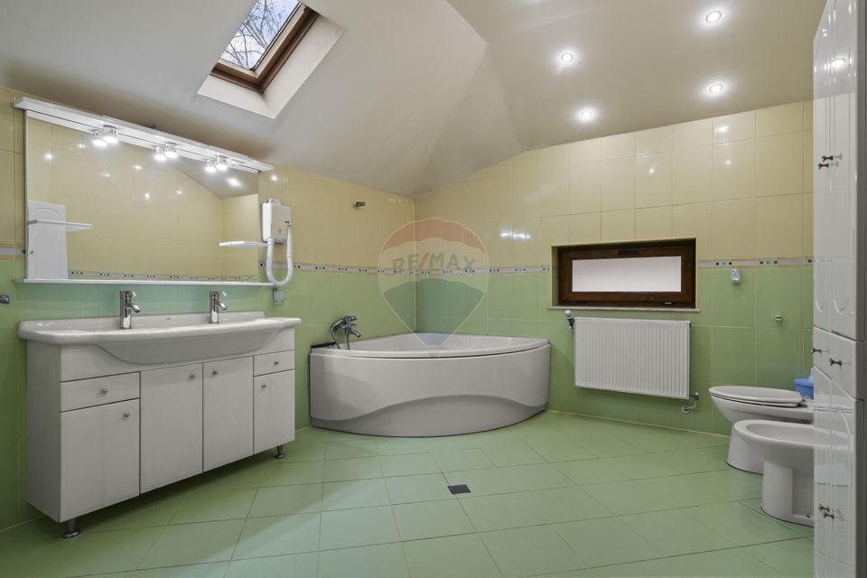 Casă / Vilă cu 6 camere de închiriat în zona Nord