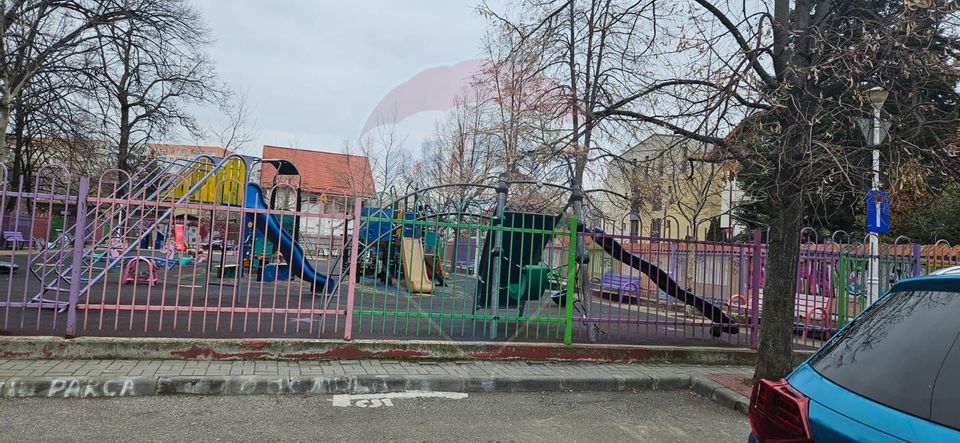 Casă / Vilă cu 6 camere de vânzare în zona Ozana-Pallady