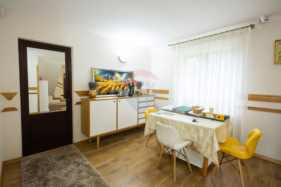 Casa spatioasa de vanzare