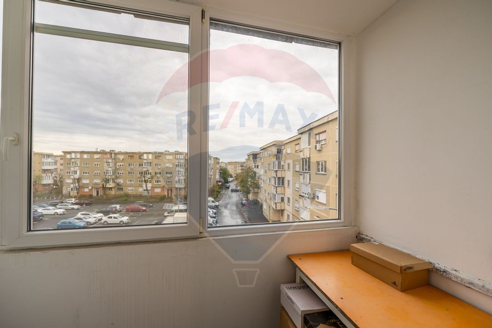 Apartament cu 3 camere de vânzare în zona Alfa