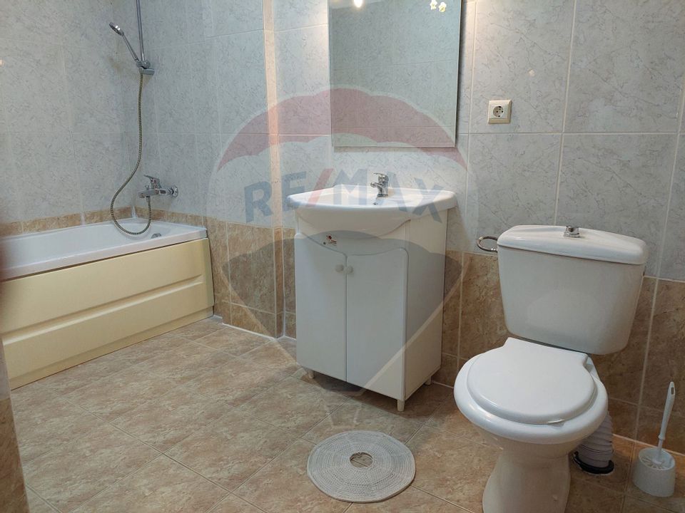 Casă de inchiriat Stupini, living, 3 dormitoare, 500mp