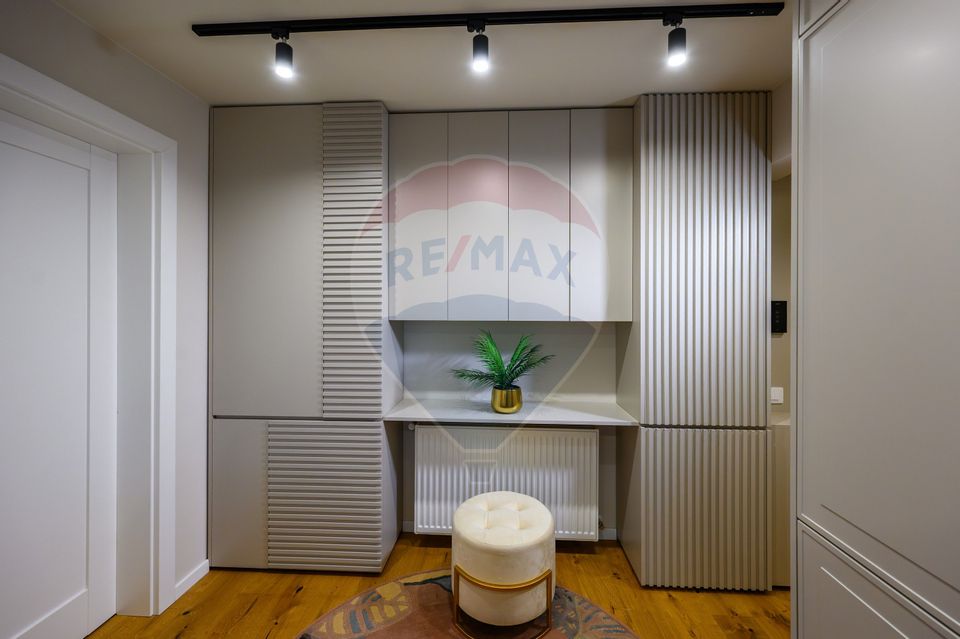 Apartament renovat, modern, cu 3 camere, de vânzare în Grigorescu