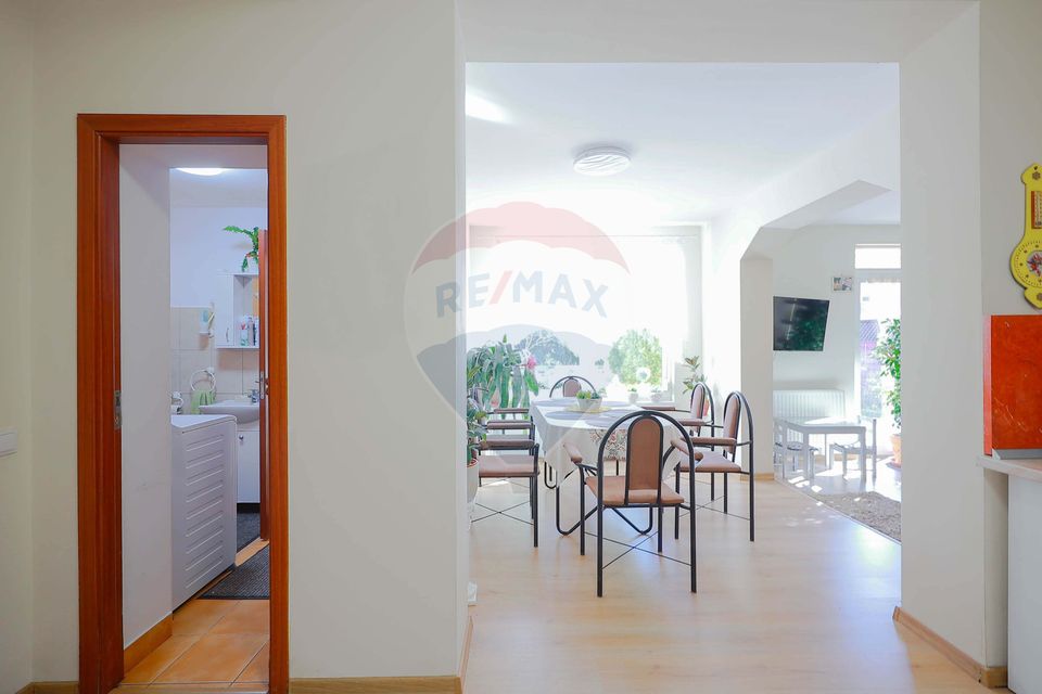 Casă cu 5 camere de vânzare în zona Episcopia Bihorului