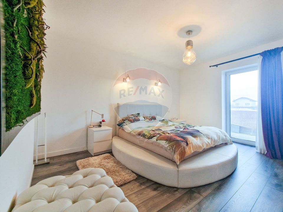 Apartament cu 3 camere de vanzare in zona Damaroaia - Petrom City