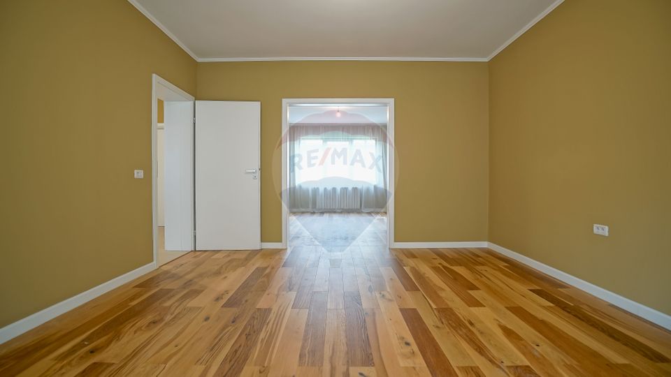 5 room Apartment for sale, Centrul Civic area