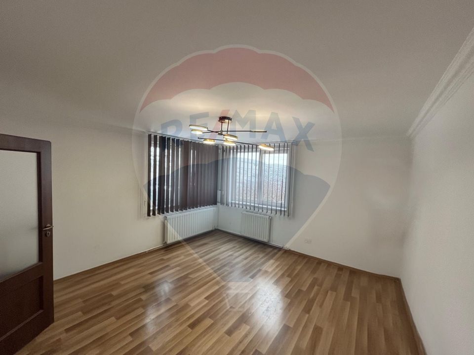 Casă / Vilă cu 4 camere de închiriat în zona Andrei Muresanu