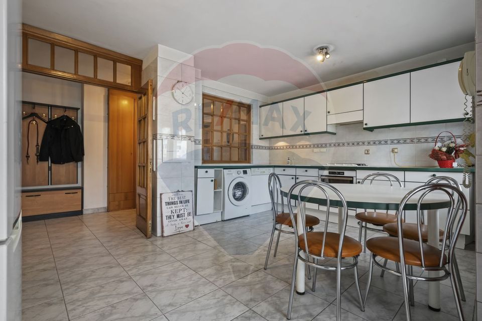 Apartament cu 5 camere de închiriat-Calea 13 septembrie.