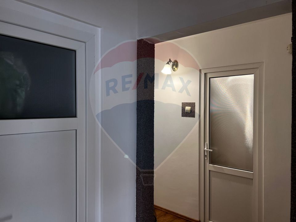 100sq.m Commercial Space for rent, Republicii area