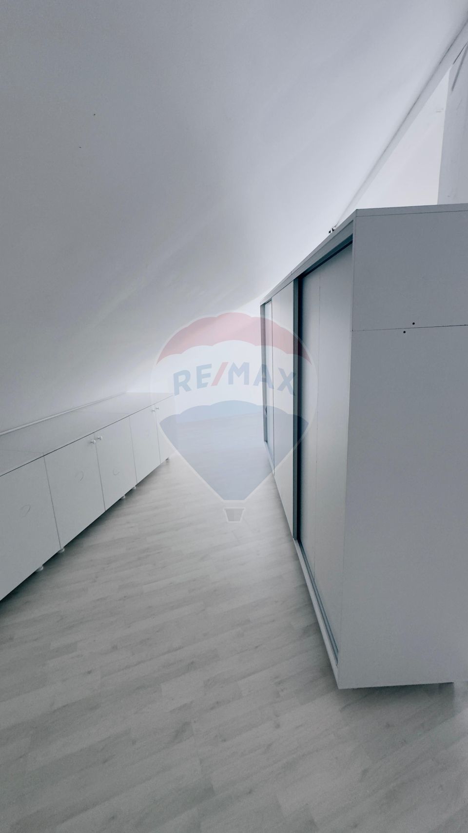 Proprietate premium în Filiași, locuință de lux cu spații comerciale