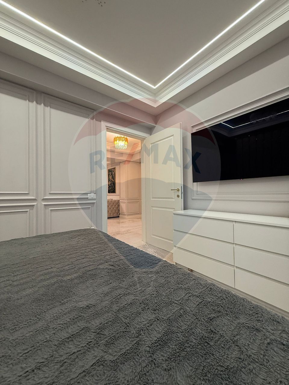 Apartament cu 3 camere de vânzare în zona Ultracentral