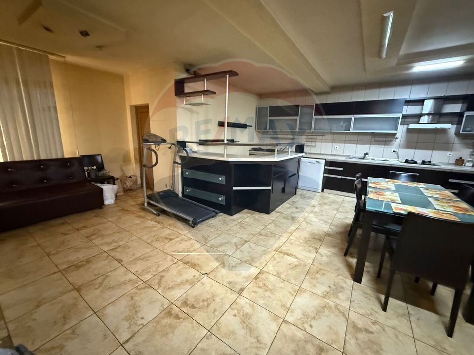 De vânzare Casă / Vilă 5 camere + 5.300 mp teren Slobozia Moara, DB