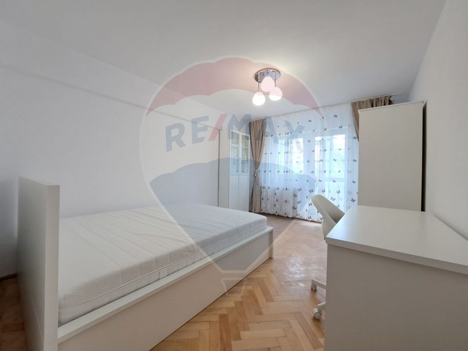 Apartament cu 3 camere de închiriat în zona Unirii