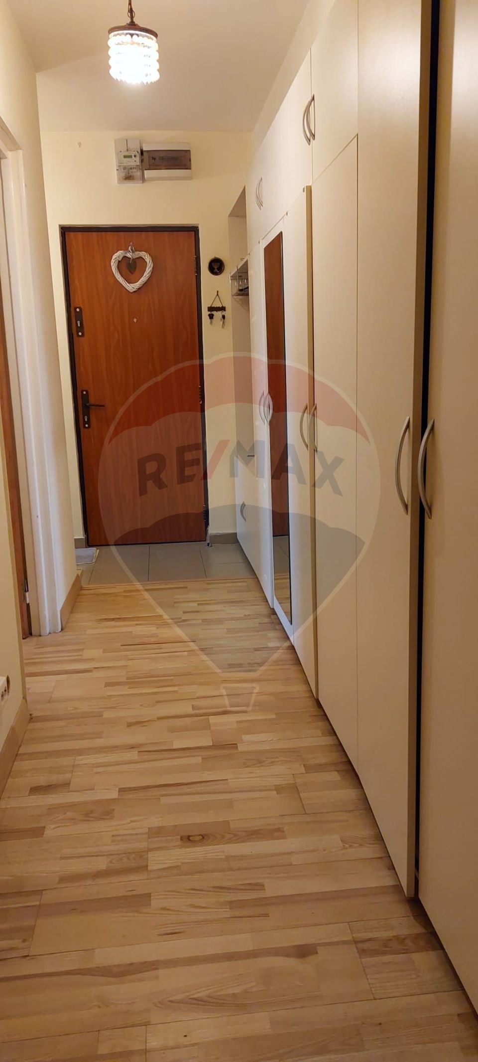 Apartament cu 3 camere de închiriat în zona Colentina