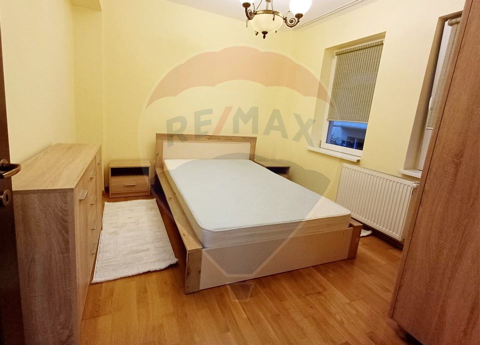 Apartament cu 4 camere de închiriat în zona Strand