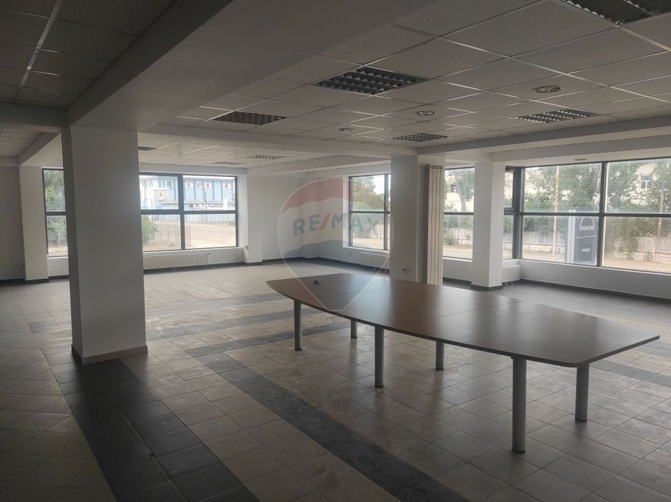 445sq.m Commercial Space for rent, Orasul de Jos area