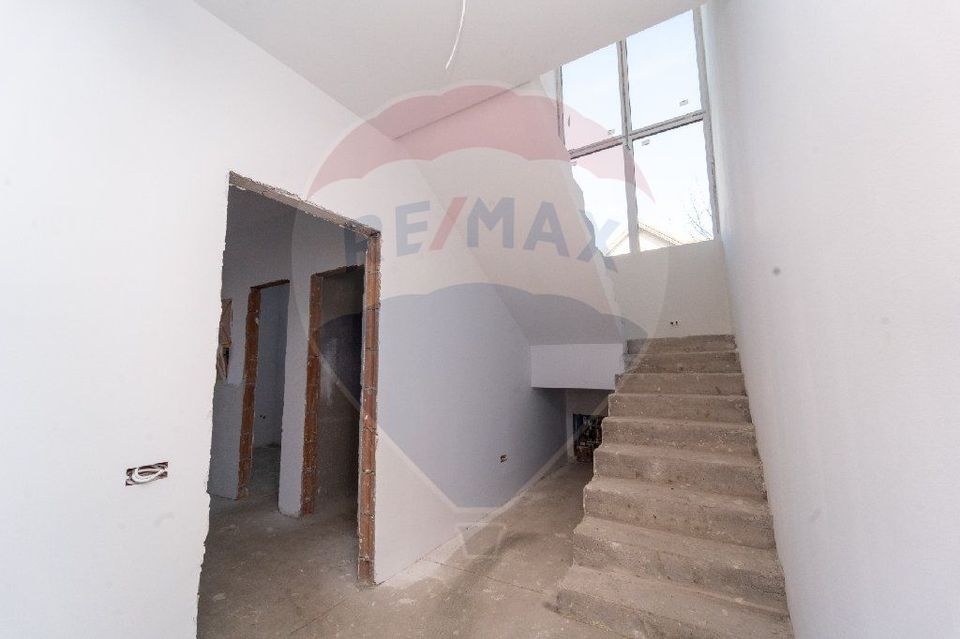 Casă Modernă de Vânzare în Sânpetru