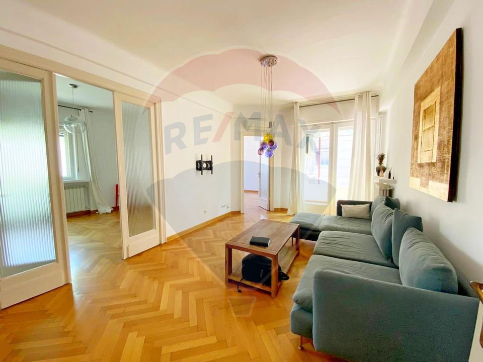 Apartament cu 3 camere în vilă, de închiriat, în zona Capitale