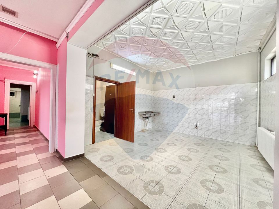 122sq.m Commercial Space for rent, Decebal area