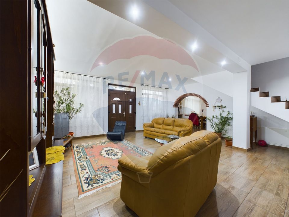 Vila cu 6 camere, teren 1200mp de vanzare- Varasti, la 4 km de Berceni