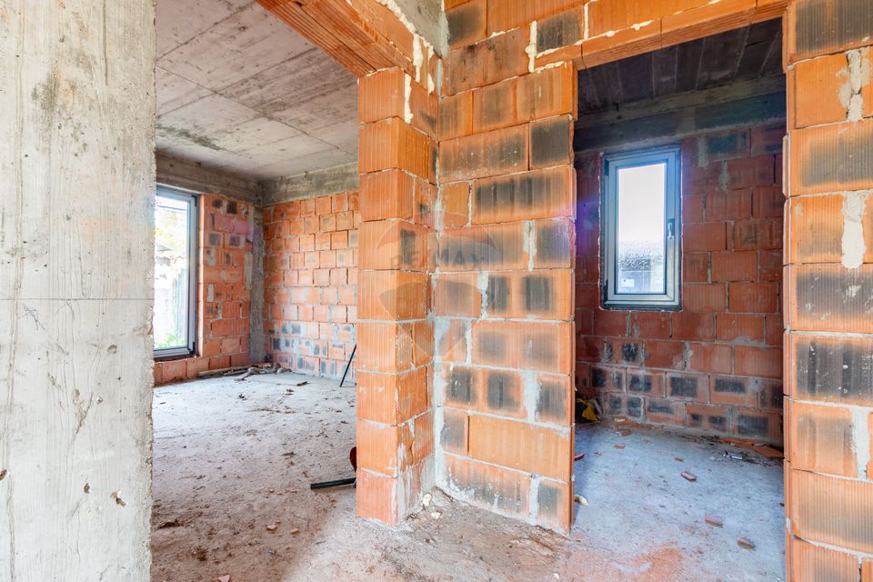 Casa / Vila la rosu in Chitila / Strada Rudeni - teren 264 mp