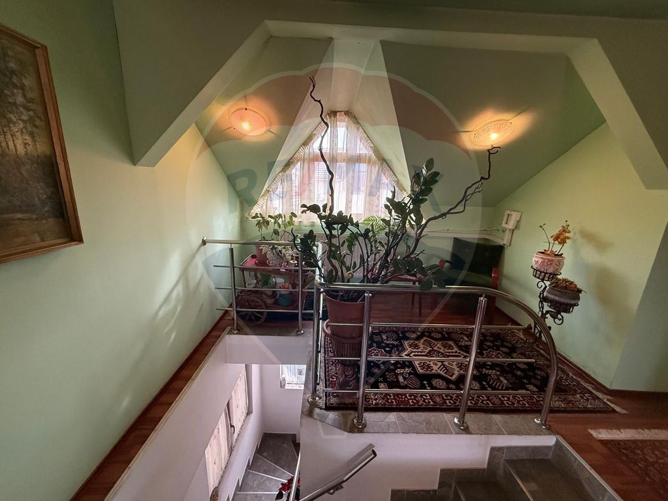 De vânzare  casǎ 5 camere și acces auto Ultracentral