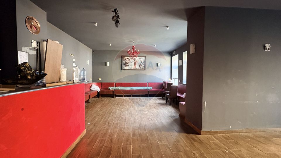 Spațiu comercial la strada + bar/cafenea în Centru Medias