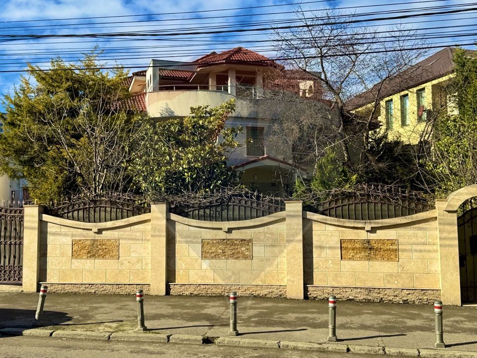 Vila / Casa de lux de vanzare  1000mp teren Str. Primaverii Constanta