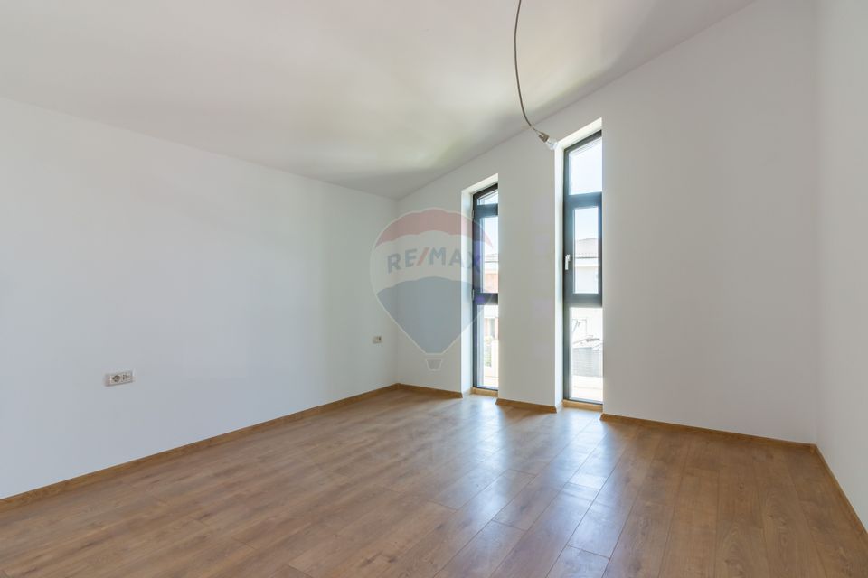 Casă / Vilă de vanzare cu 5 camere, adiacent Martha Bibescu, Mogosoaia