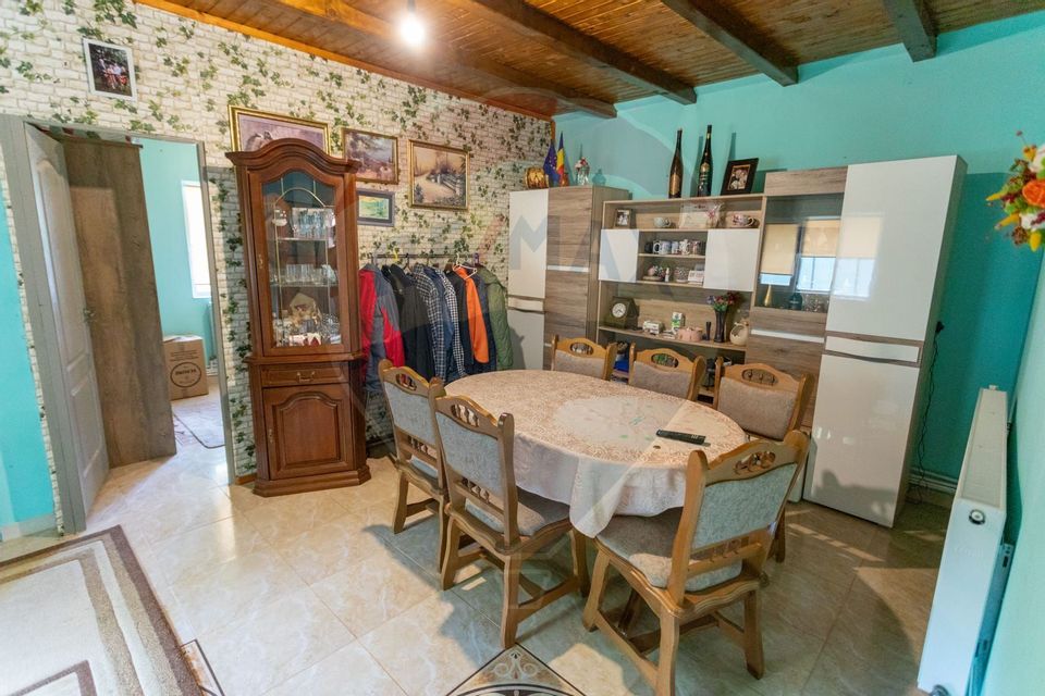 Pensiune agroturistică cu 6 camere + Casă de locuit, de vânzare