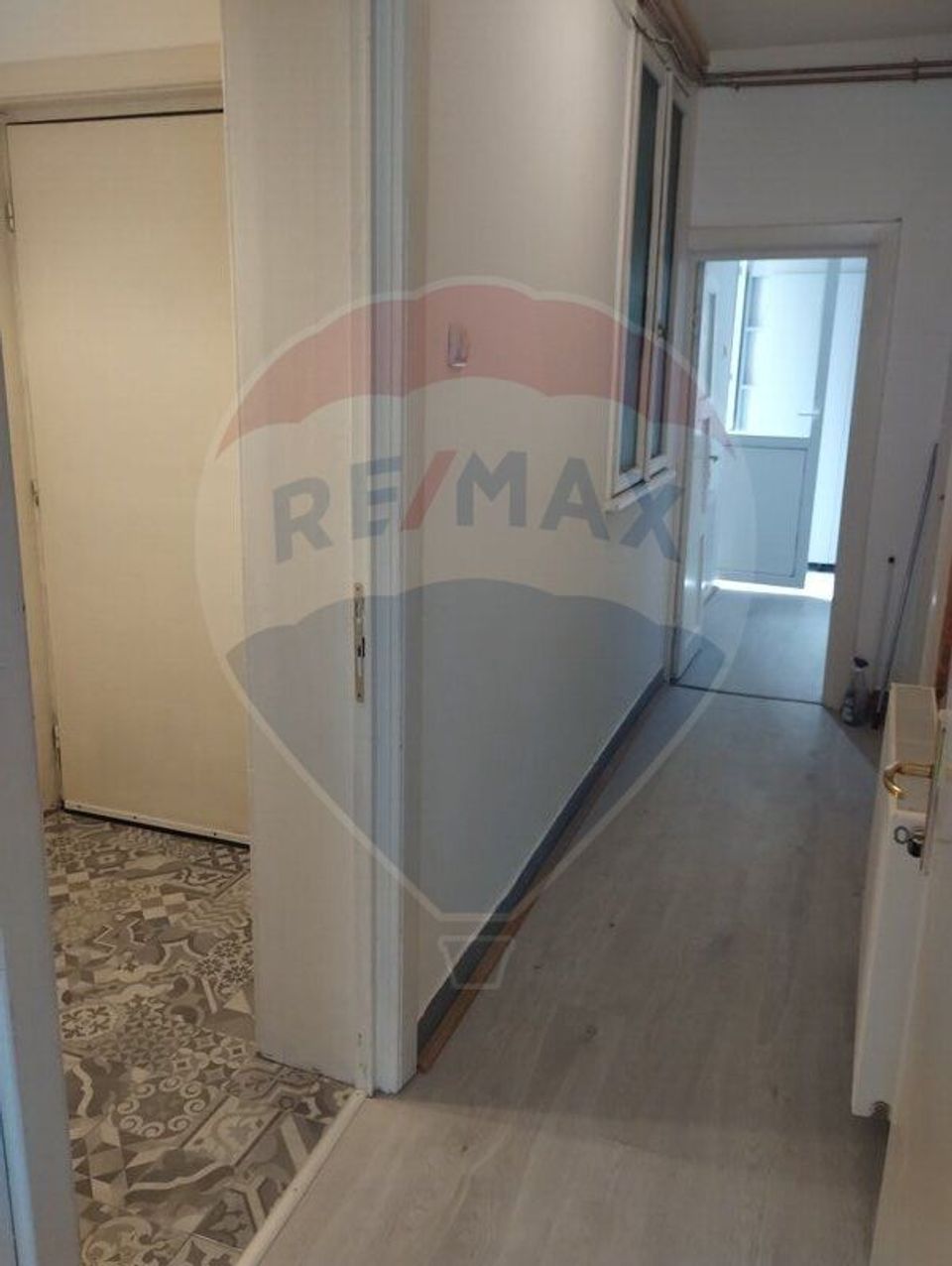 Apartament cu 3 camere de închiriat în zona Kogalniceanu