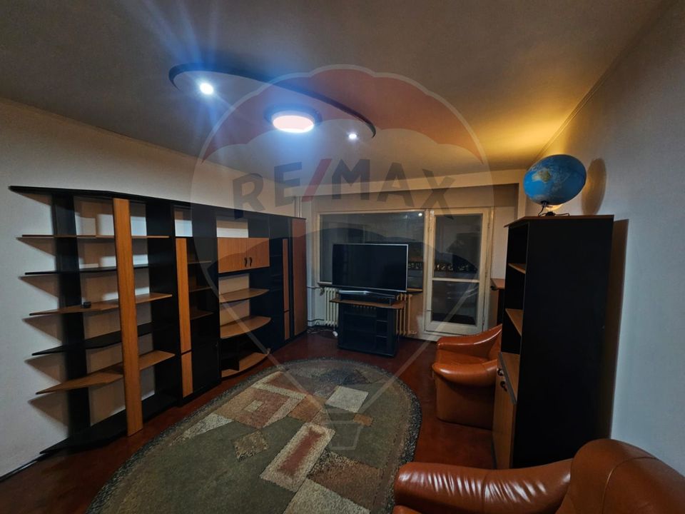 Apartament cu 3 camere de închiriat în zona Berceni