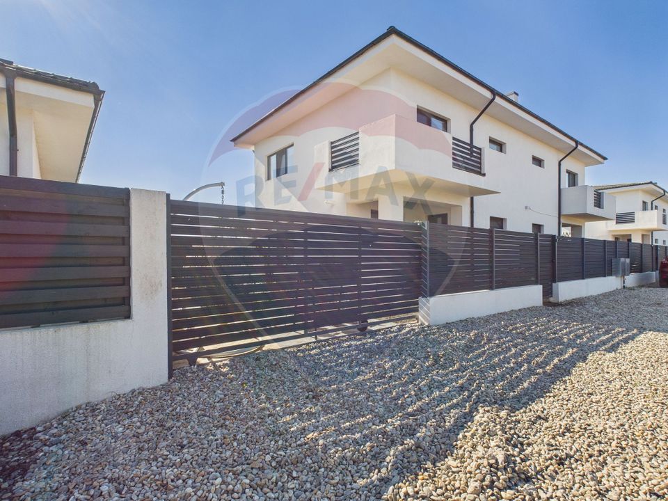 4 room House / Villa for sale, Est area